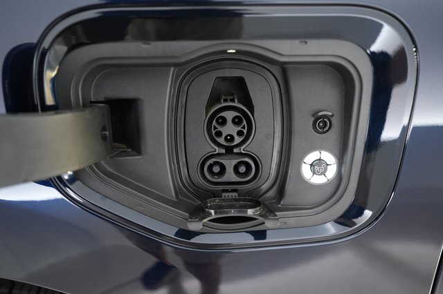 2023 Ford F-150 Lightning — photo 8 of 18