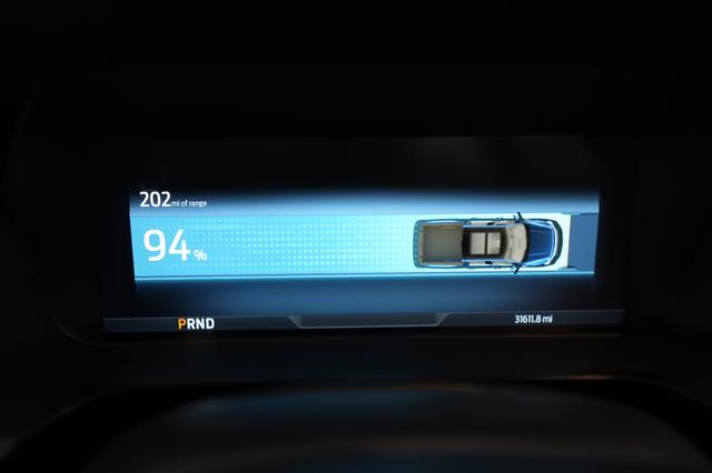 2023 Ford F-150 Lightning — photo 5 of 18