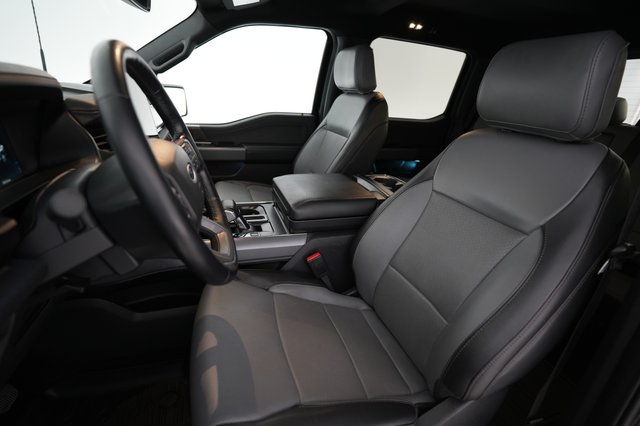 2023 Ford F-150 Lightning — photo 3 of 18