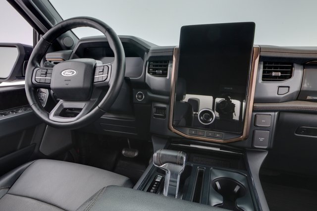 2023 Ford F-150 Lightning — photo 14 of 18