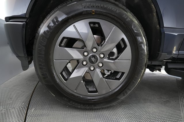 2023 Ford F-150 Lightning — photo 7 of 18