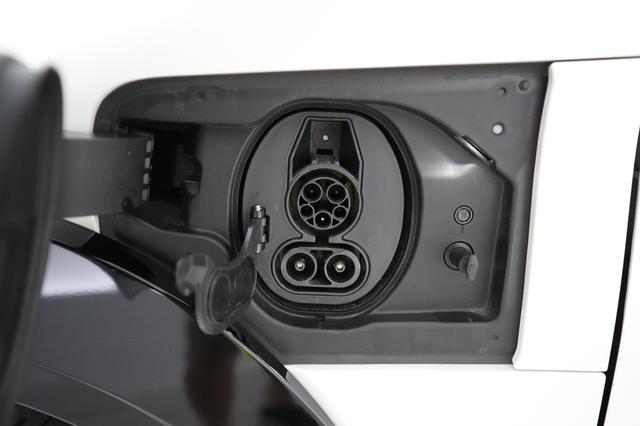 2024 Lexus RZ — photo 8 of 18