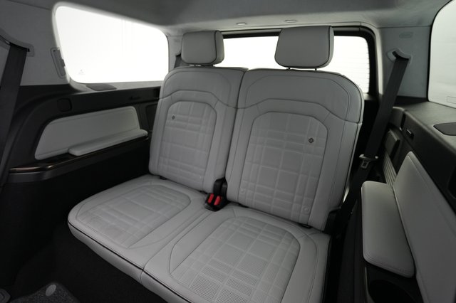 2026 Rivian R1S — photo 20 of 31