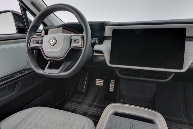 2026 Rivian R1S — photo 22 of 31