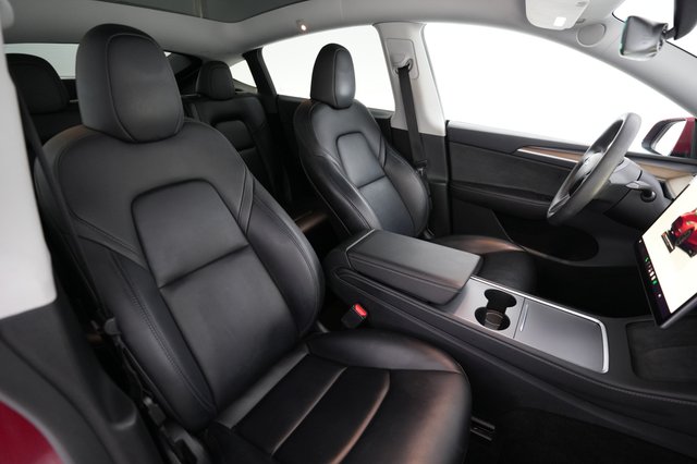 2023 Tesla Model Y — photo 18 of 24