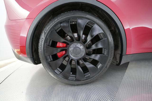 2023 Tesla Model Y — photo 7 of 24