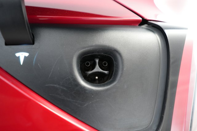 2023 Tesla Model Y — photo 8 of 24