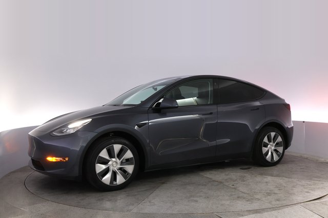 2023 Tesla Model Y — photo 14 of 24