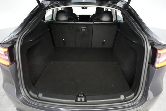 2023 Tesla Model Y — photo 6 of 24