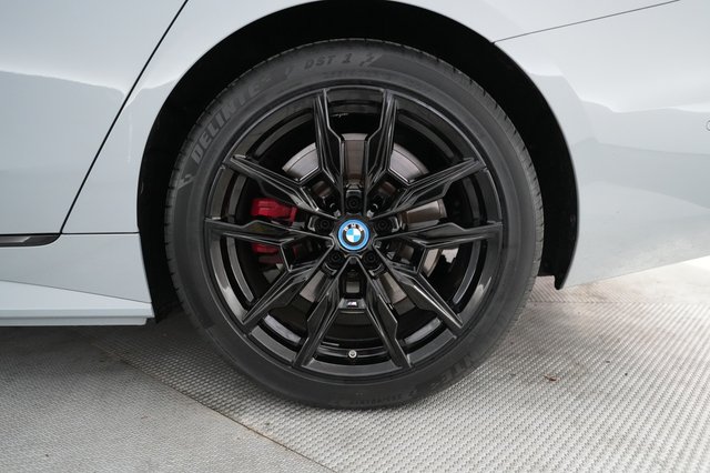 2023 BMW i4 — photo 7 of 21