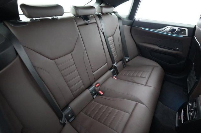 2023 BMW i4 — photo 4 of 21