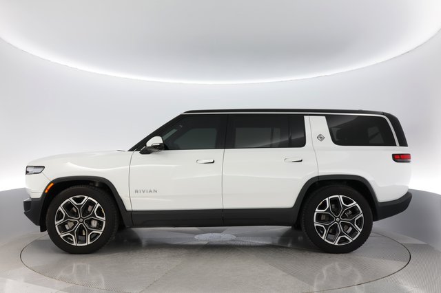 2025 Rivian R1S — photo 12 of 21