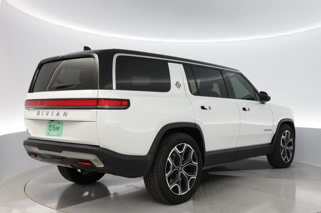2025 Rivian R1S — photo 2 of 21