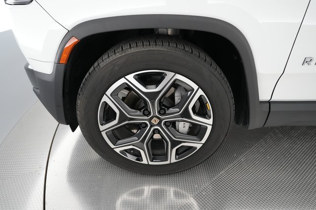 2025 Rivian R1S — photo 14 of 21