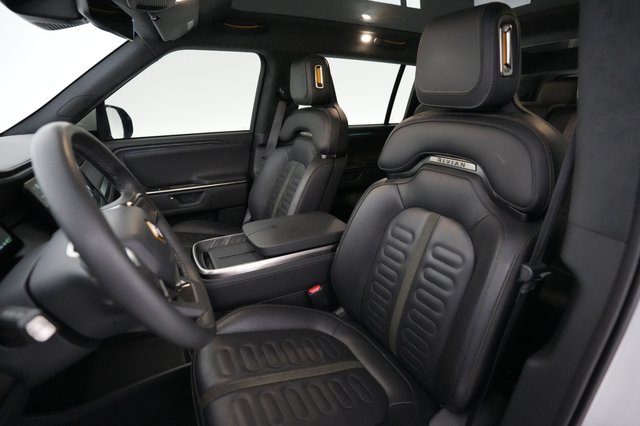 2025 Rivian R1S — photo 3 of 21