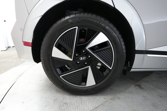 2025 Hyundai IONIQ 5 — photo 17 of 22