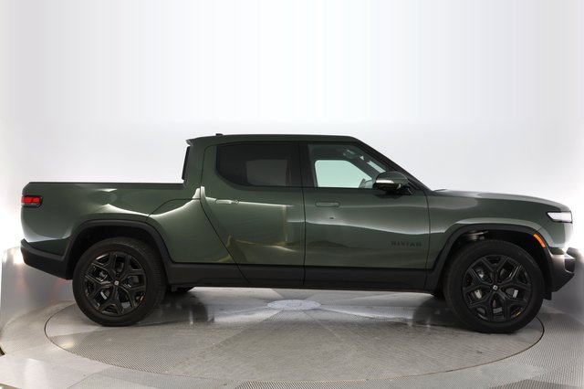 2023 Rivian R1T — photo 10 of 19