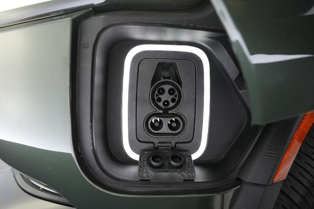 2023 Rivian R1T — photo 8 of 19