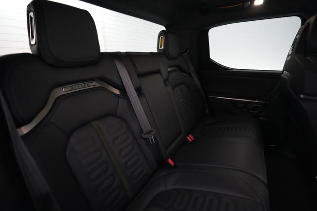 2023 Rivian R1T — photo 4 of 19