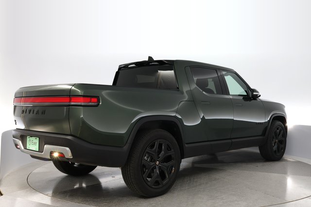 2023 Rivian R1T — photo 2 of 19