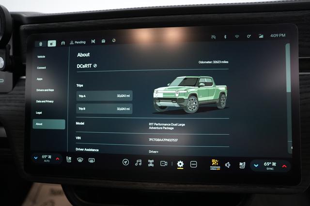 2023 Rivian R1T — photo 5 of 19