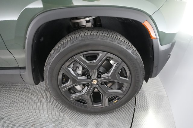 2023 Rivian R1T — photo 13 of 19