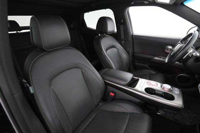 2023 Genesis GV60 — photo 18 of 26