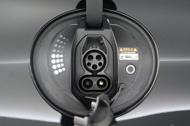 2023 Genesis GV60 — photo 8 of 26