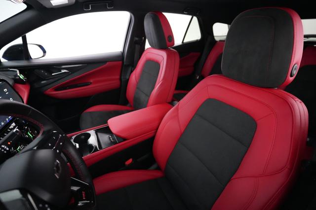 2024 Chevrolet Blazer EV — photo 3 of 24