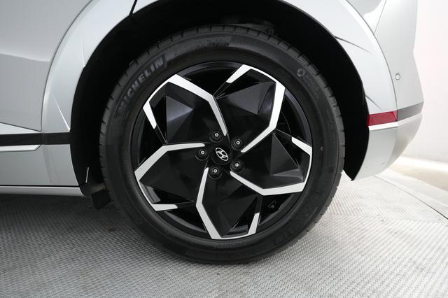 2024 Hyundai IONIQ 5 — photo 7 of 22