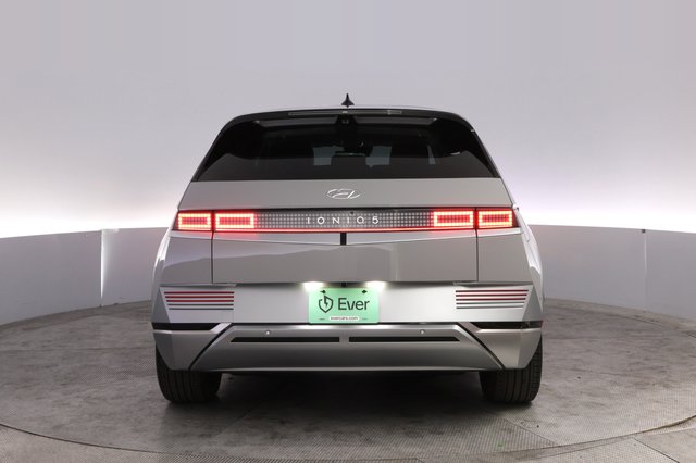 2024 Hyundai IONIQ 5 — photo 12 of 22