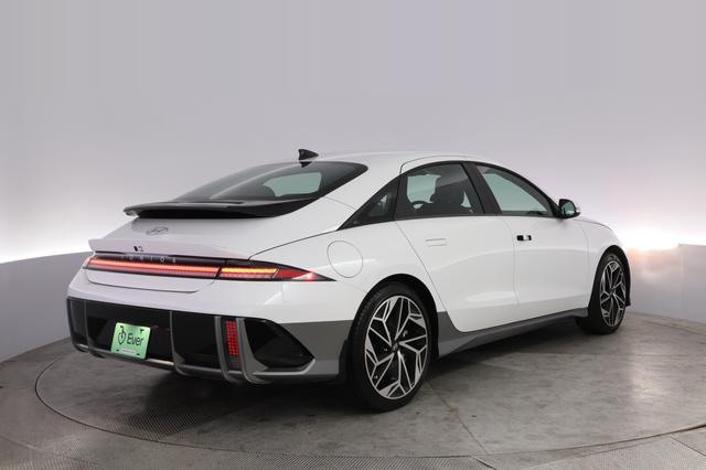 2024 Hyundai IONIQ 6 — photo 2 of 21