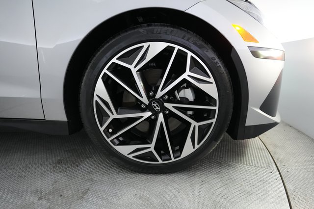 2024 Hyundai IONIQ 6 — photo 16 of 25