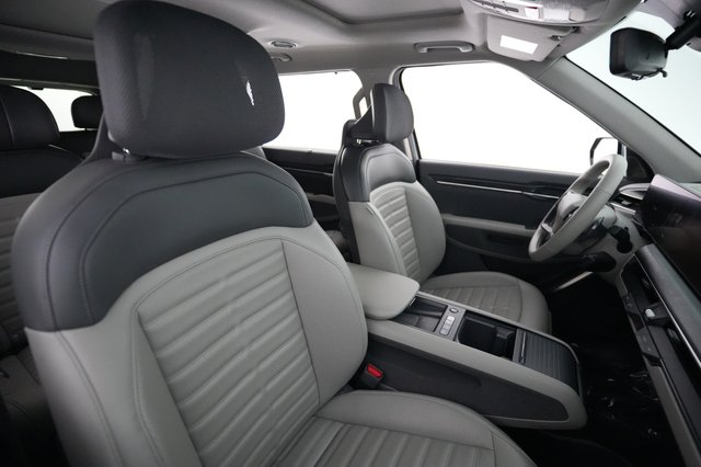 2024 Kia EV9 — photo 18 of 23