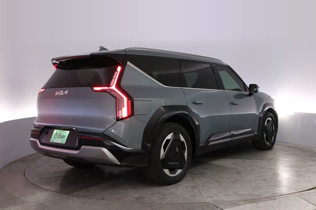 2024 Kia EV9 — photo 2 of 23