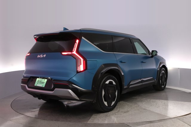 2024 Kia EV9 — photo 2 of 29