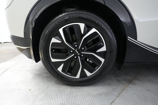2024 Kia EV6 — photo 17 of 23