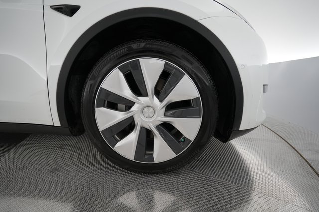 2021 Tesla Model Y — photo 13 of 21