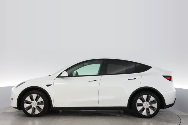 2021 Tesla Model Y — photo 12 of 21