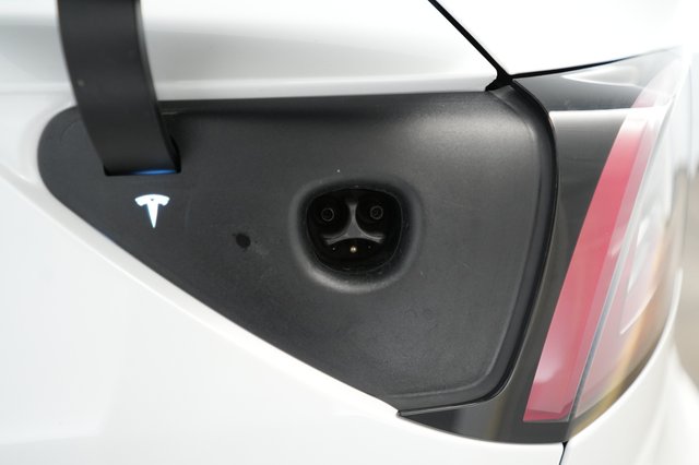 2021 Tesla Model Y — photo 8 of 21