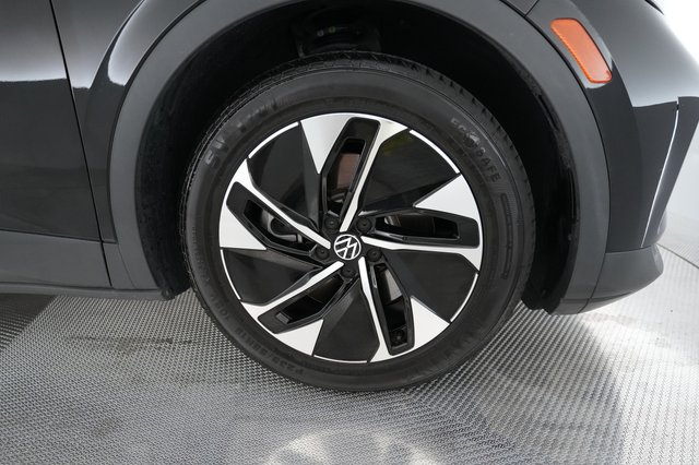 2022 Volkswagen ID.4 — photo 13 of 18