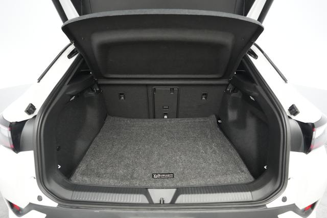 2023 Volkswagen ID.4 — photo 6 of 23