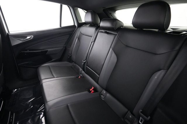 2023 Volkswagen ID.4 — photo 19 of 23