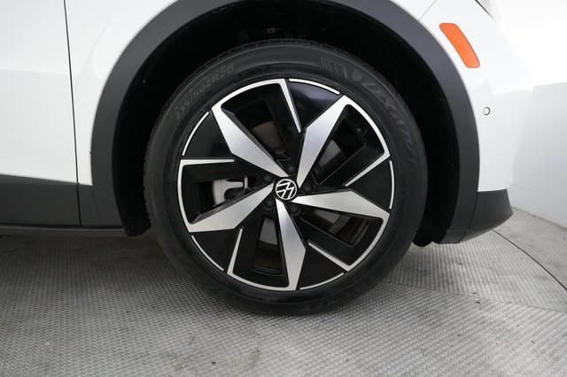 2023 Volkswagen ID.4 — photo 16 of 23