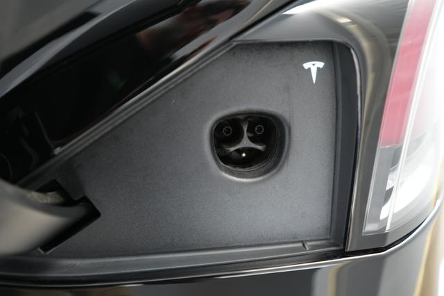 2023 Tesla Model X — photo 8 of 26