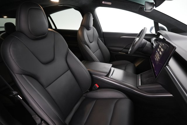 2023 Tesla Model X — photo 18 of 26