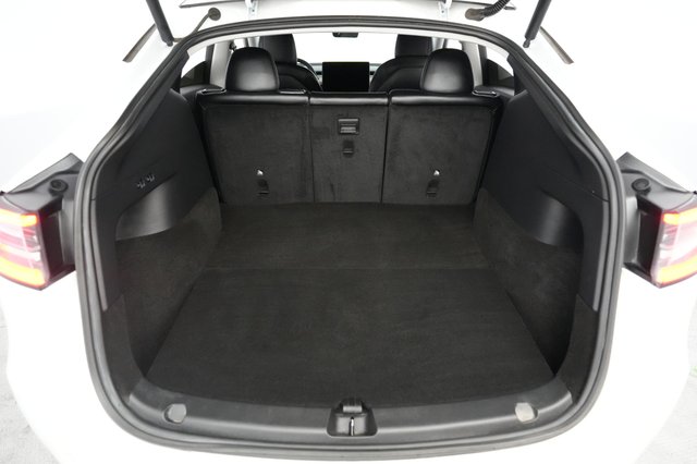 2022 Tesla Model Y — photo 6 of 21