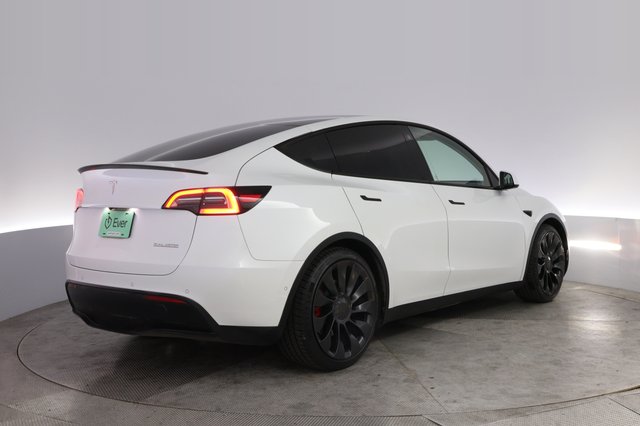 2022 Tesla Model Y — photo 2 of 21