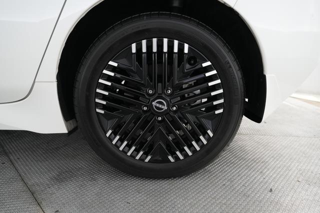 2024 Nissan LEAF — photo 7 of 23