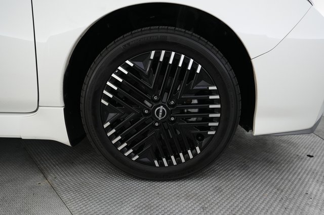 2024 Nissan LEAF — photo 16 of 23